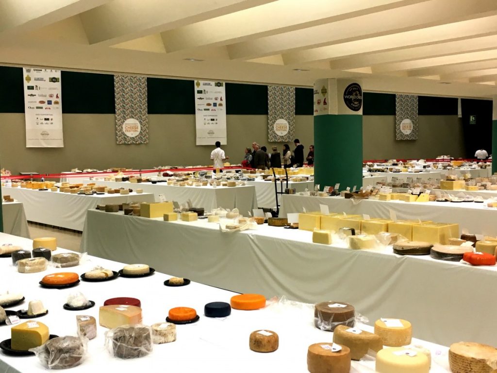 quesos en el International Cheese Festival