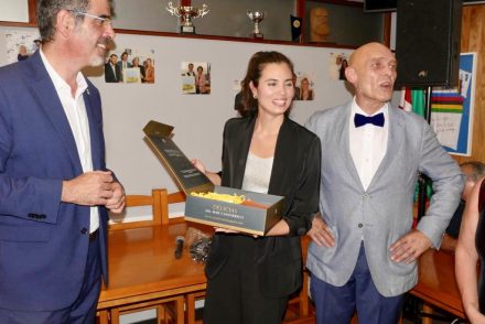 Loreto Mauleón recibe el premio Olasagsti en el Zinemaldia-Festival de cine de San Sebastián
